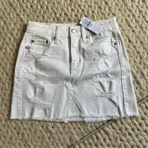 NWT American Eagle Outfitters White Distressed Denim Skirt | 00